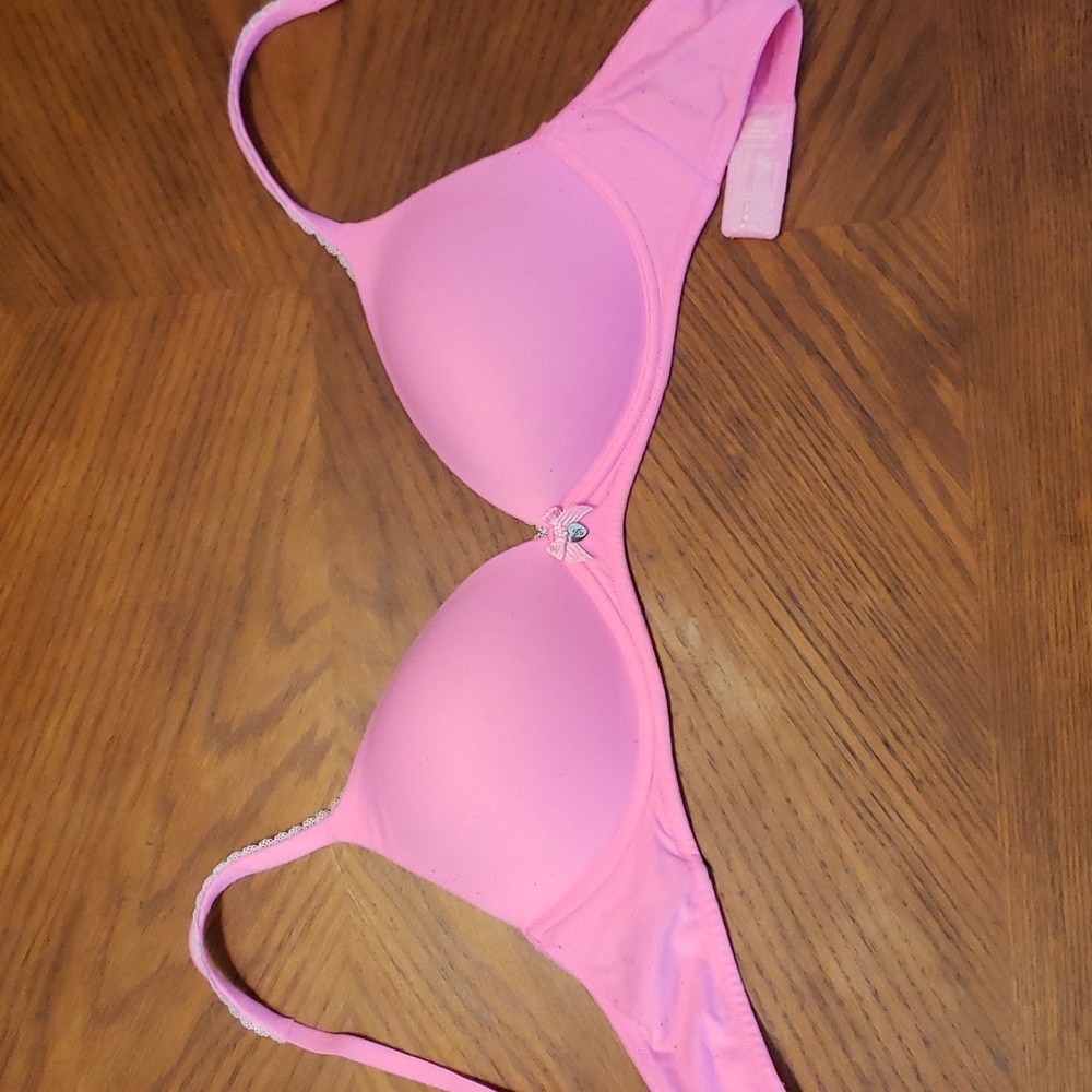 Victoria's secret body by Victoria bra Bubble Gum pink size 34B